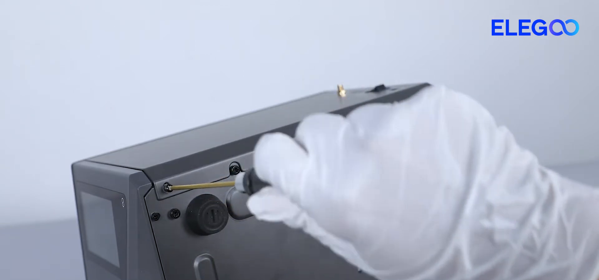 step07_loosen_lower_right_cover_screws_01m01s.png