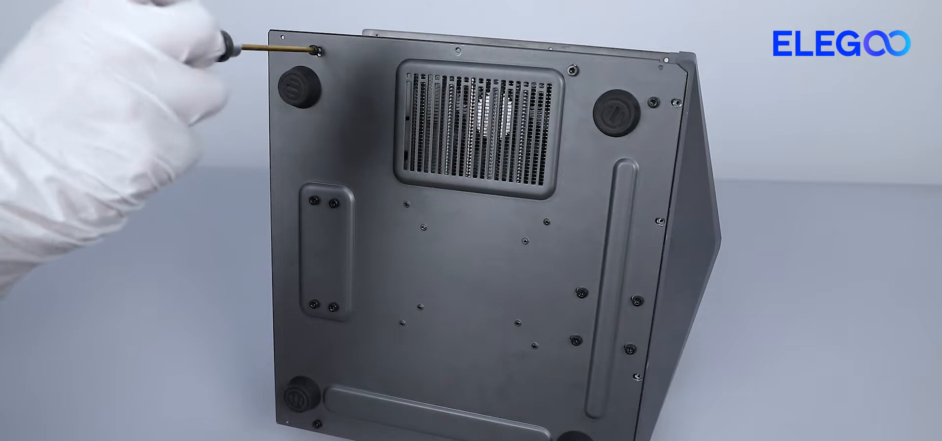 step09_loosen_bottom_cover_screws_01m25s.png