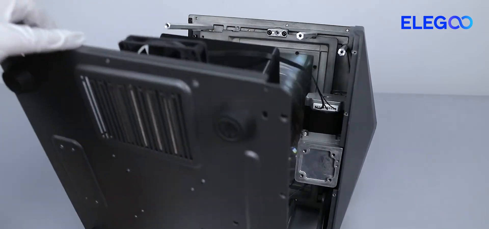 step09_remove_bottom_cover_assembly_01m33s.png