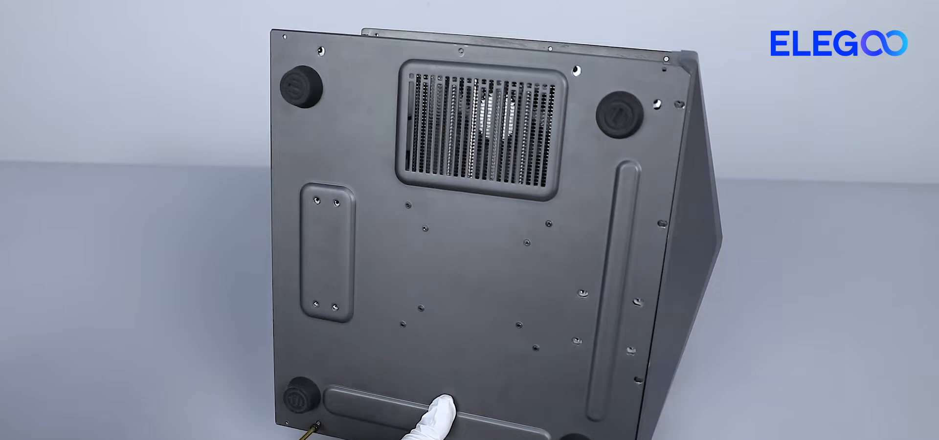 step09_support_bottom_cover_last_screws_01m30s.png