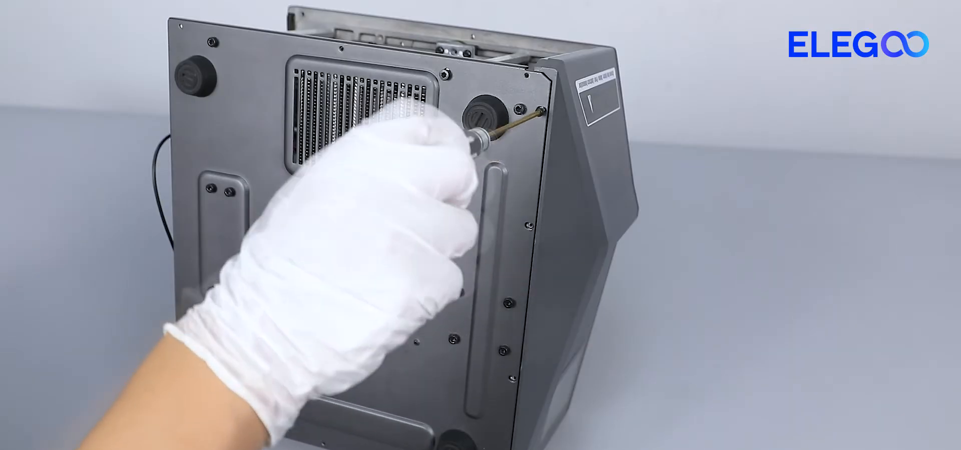 step17_tighten_bottom_and_front_cover_screws_03m33s.png