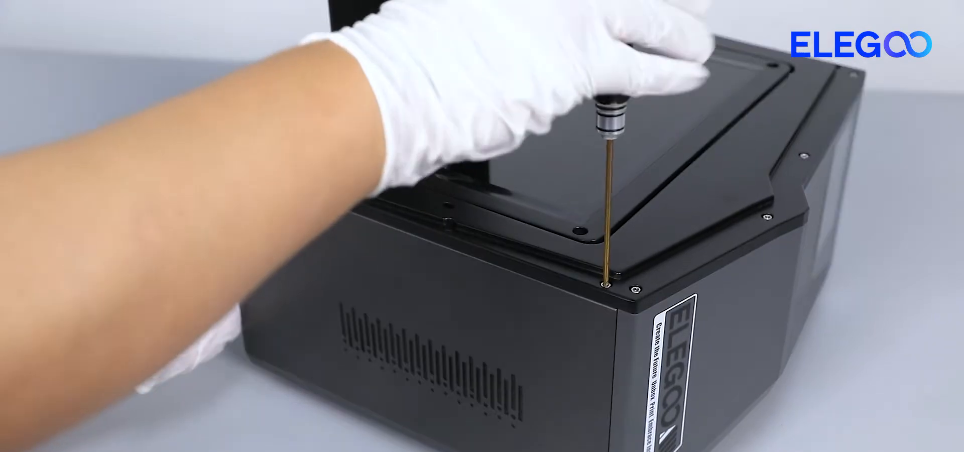 step18_tighten_upper_left_cover_screws_03m44s.png