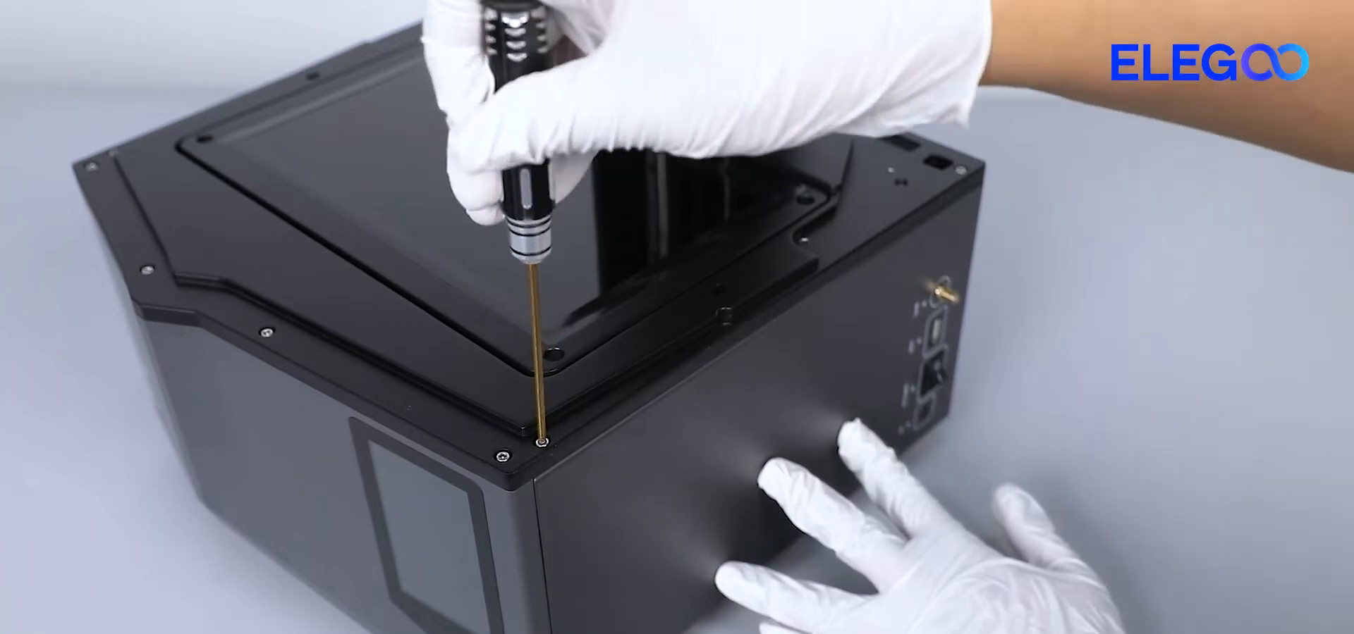 step19_tighten_upper_right_cover_screws_04m01s.png
