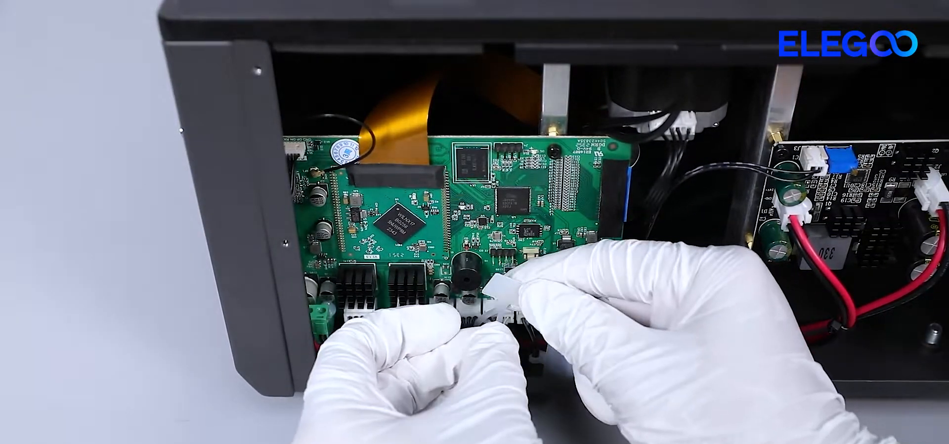 step03_mark_motherboard_cables_00m48s.png