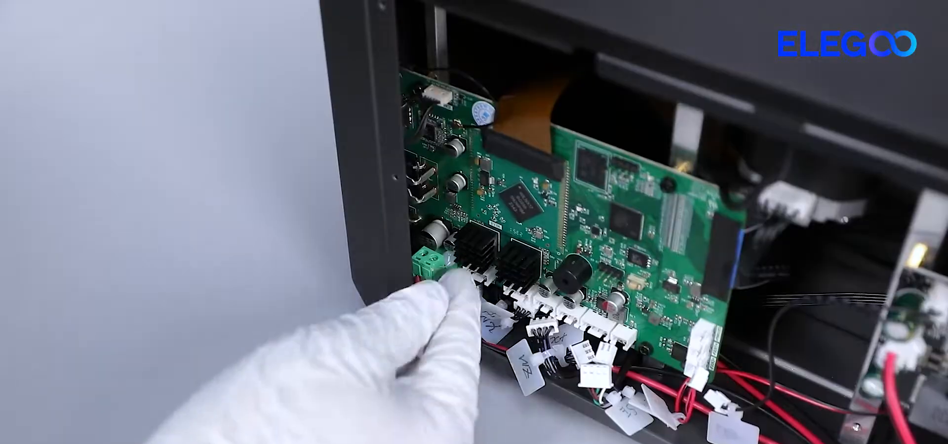 step04_disconnect_additional_connectors_1_01m26s.png