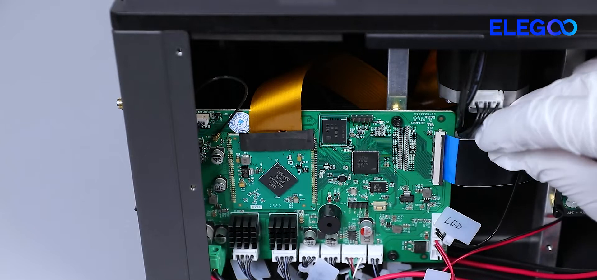 step13_reconnect_touchscreen_ribbon_04m17s.png